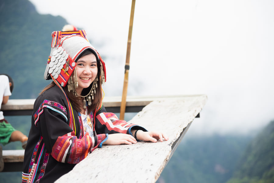 mujer en mhong